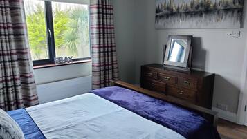 2 bedrooms, iron/ironing board, travel cot, free WiFi