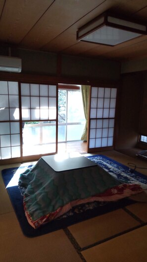 传统客房, 多张床 | 笔记本电脑工作区、遮光窗帘、熨斗/熨板、免费 WiFi