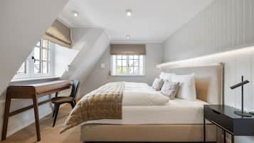 3 bedrooms, desk, iron/ironing board, free WiFi