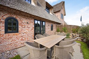 Outdoor dining - Neubau. Wellness. Reet (List auf Sylt)