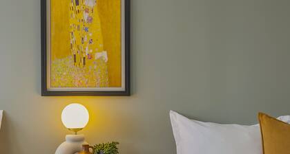 2 Bedroom Craftsman:KING Bed:Office:Views:Parking::Between Disney/Universal