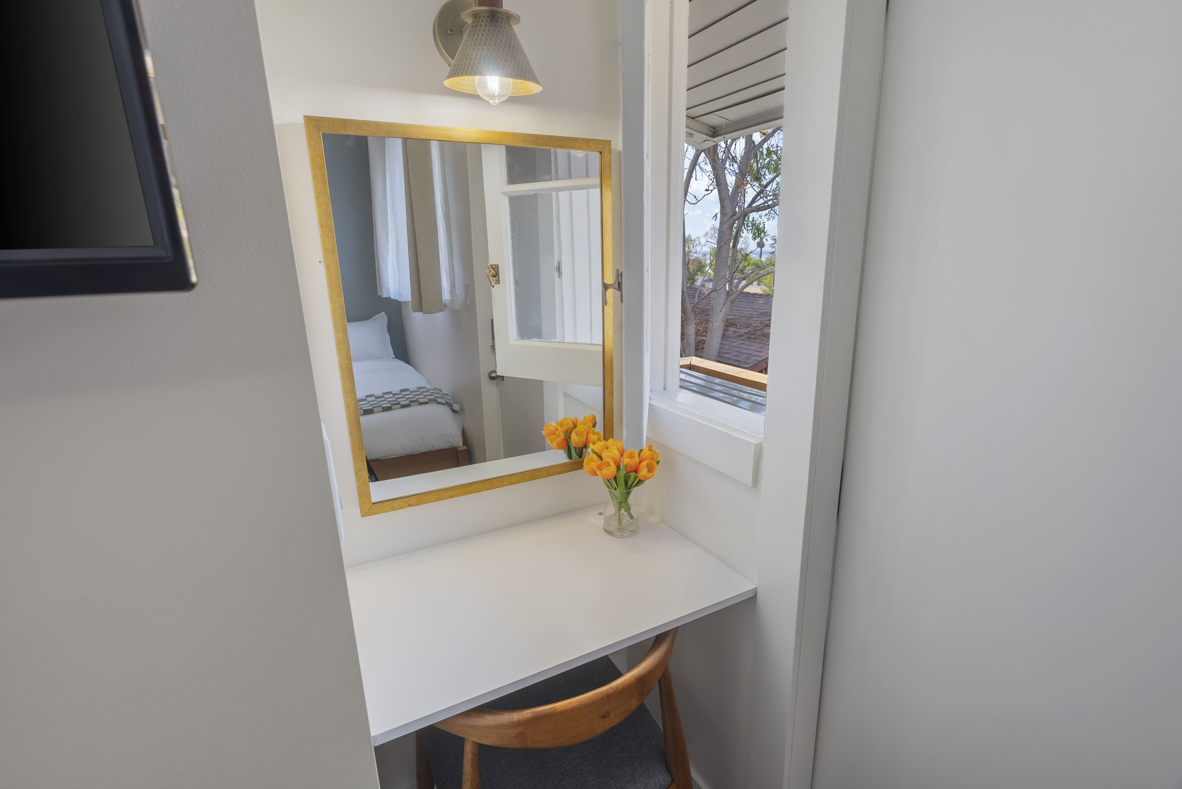 2 bedrooms, desk, iron/ironing board, travel crib