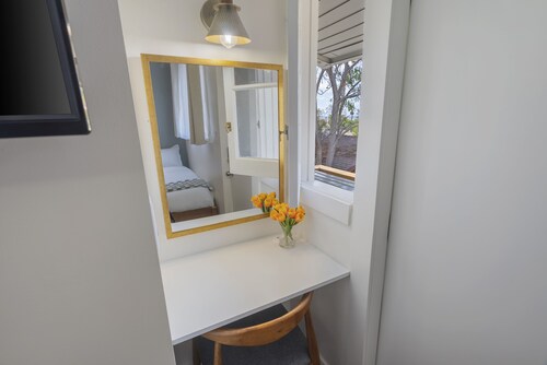 2 Bedroom Craftsman:KING Bed:Office:Views:Parking::Between Disney/Universal