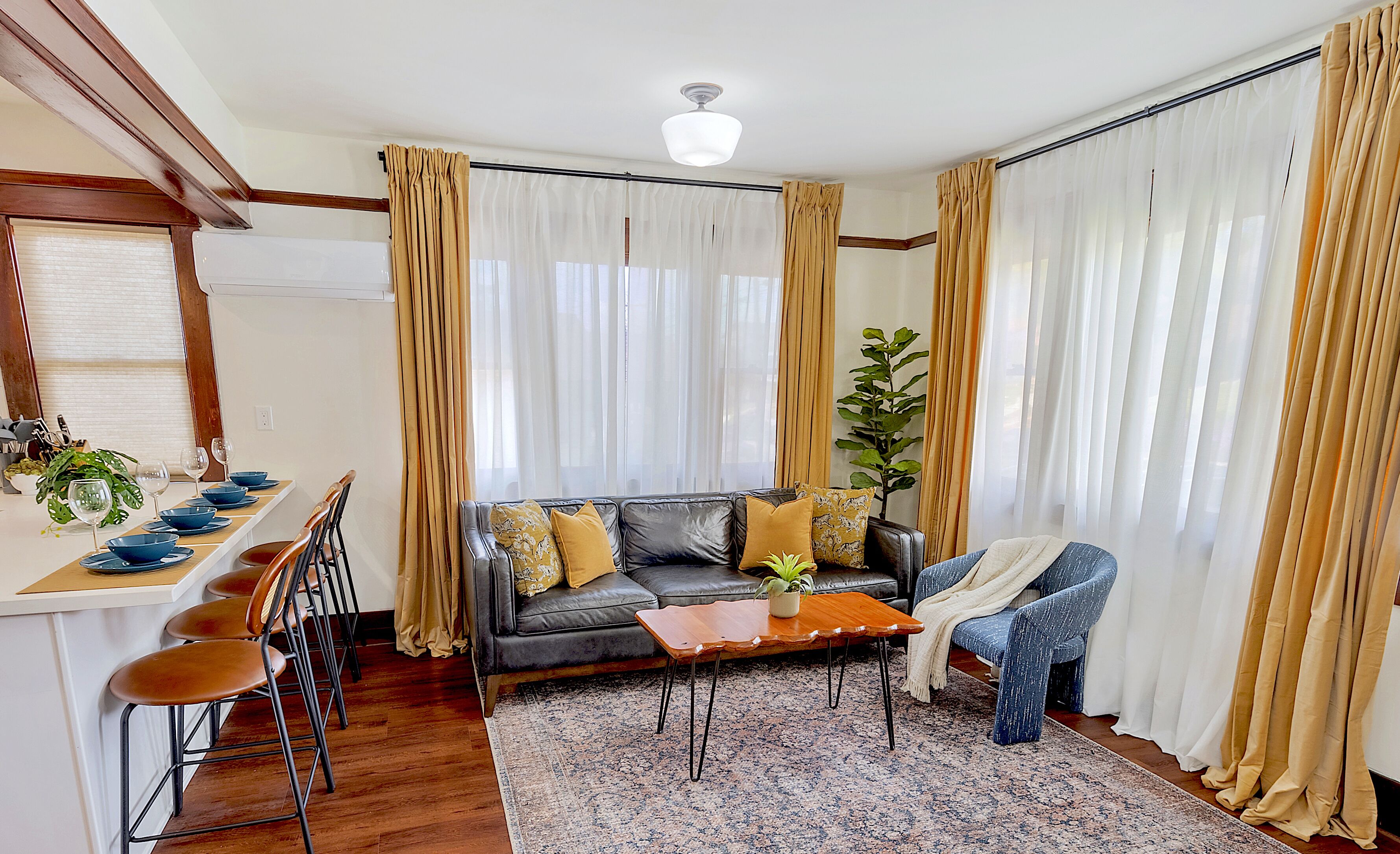 2 Bedroom Craftsman:king Bed:office:views:parking::between Disney/universal - Whittier, CA