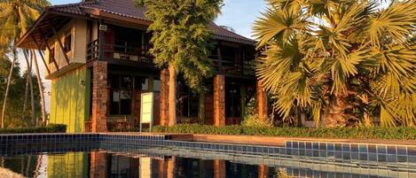 Deluxe Sea View | Premium bedding, pillow-top beds, desk, blackout curtains