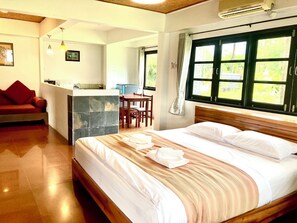 四人房 | 高級寢具、舒適加層、書桌、遮光布/窗簾