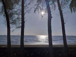 Private beach, black sand - The Chevalley beach resort  (Thung Wa)