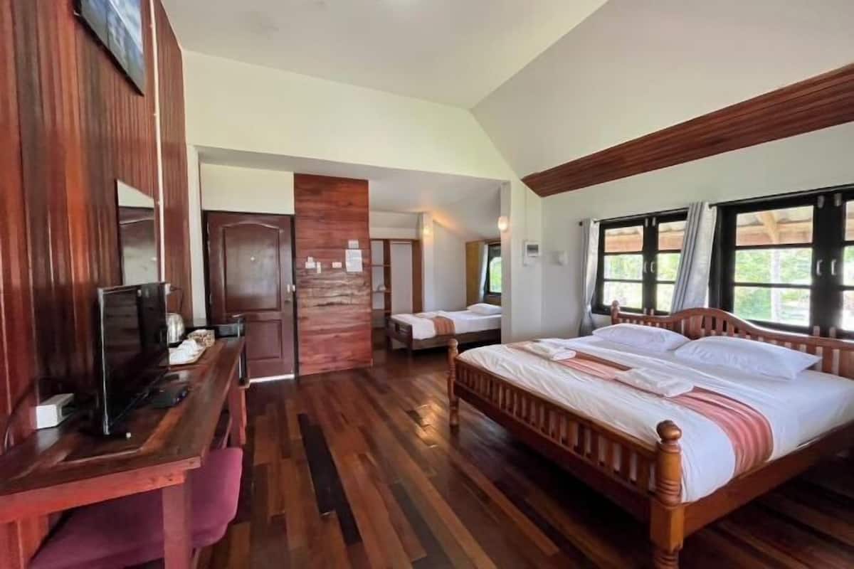 1 bedroom, premium bedding, pillow-top beds, desk