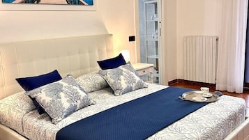 2 Schlafzimmer, Schreibtisch, Bügeleisen/Bügelbrett, Reisekinderbett