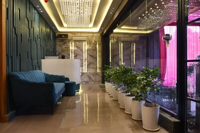 Hotel Majestic Grand By MNG Rooms