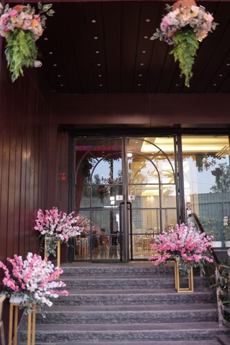 Hotel Majestic Grand By MNG Rooms