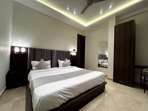Executive Room | 1 bedroom, desk, free WiFi, bed sheets