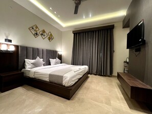 Premium Room | Desk, free WiFi, bed sheets