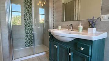 Villa, 3 Bedrooms, Patio, Garden View | Bathroom