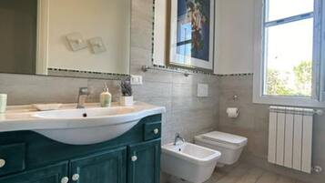 Villa, 3 Bedrooms, Patio, Garden View | Bathroom