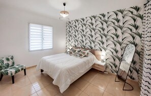 4 bedrooms, iron/ironing board, travel cot, free WiFi - Nice home in Linxe with kitchen (Linxe)