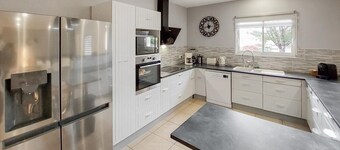 Nice home in Linxe with kitchen