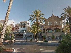 المنشأة من الخارج