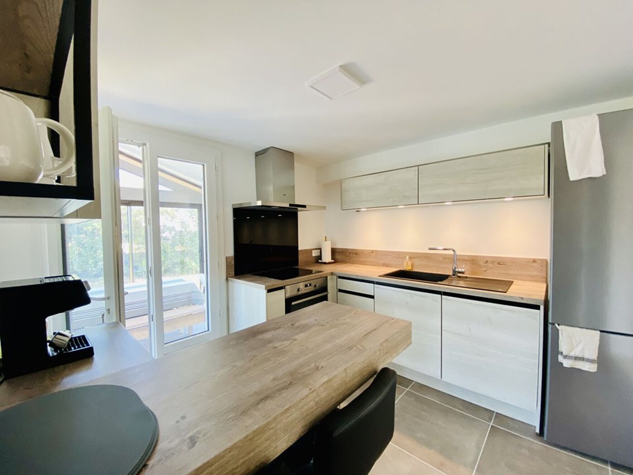 Kjøleskap, mikrobølgeovn, ovn og kaffetrakter/tekoker