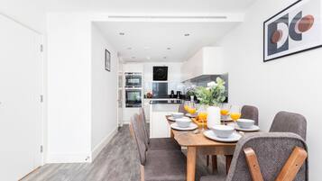 City Apartment | Private kitchen | Full-size fridge, microwave, oven, stovetop