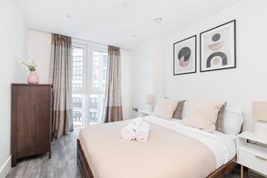 City Apartment | 2 bedrooms, individually decorated, individually furnished, desk - Charming 2BR 2BA Near Tower Bridge (London)