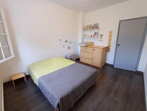 3 camere, culla da viaggio, Wi-Fi gratuito, lenzuola