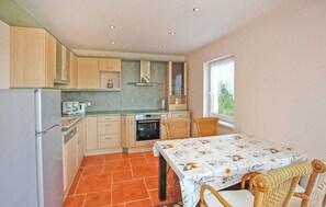 Fridge, oven, stovetop, dishwasher - Cozy home in Hoffelde with WiFi (Hoffelde)