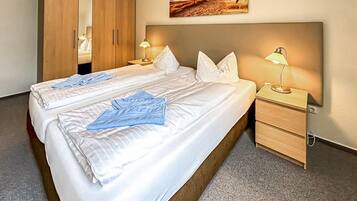 2 Schlafzimmer, Reisekinderbett, kostenloses WLAN, Bettwäsche