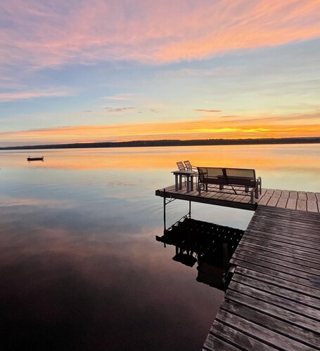 Dragonfly House: Charming lakefront cottage with private dock!