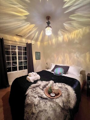 1 bedroom, iron/ironing board, free WiFi, bed sheets - Private room with beautiful yard (San Diego)