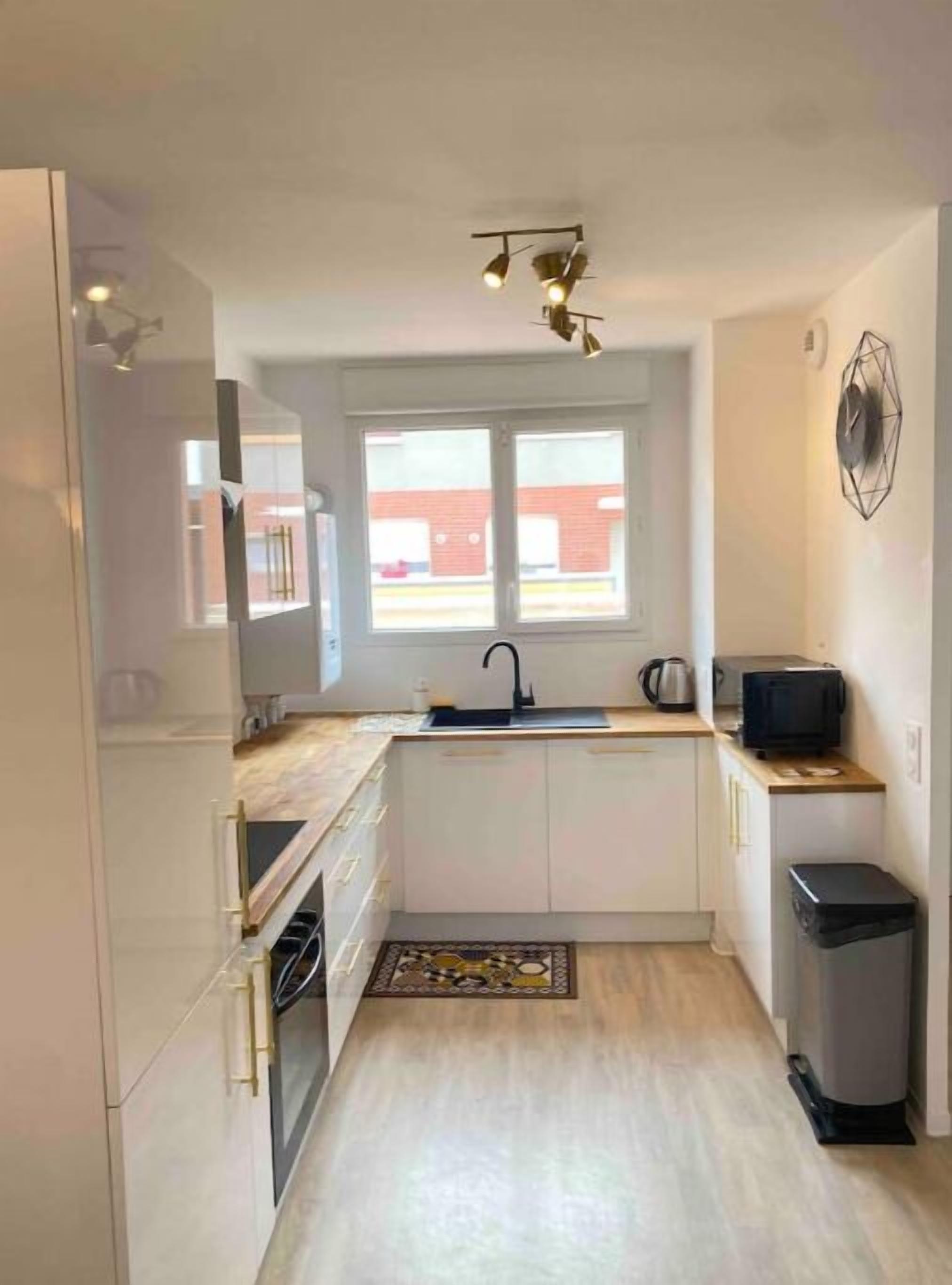 Dishwasher, cookware/dishes/utensils