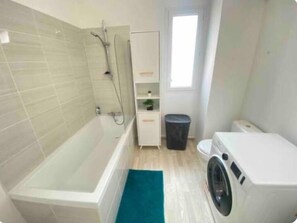 Håndklær, såpe og toalettpapir