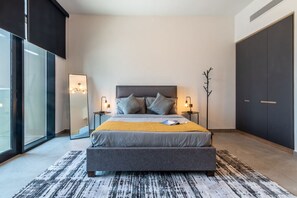 Bureau, fer et planche à repasser, Wi-Fi, draps fournis