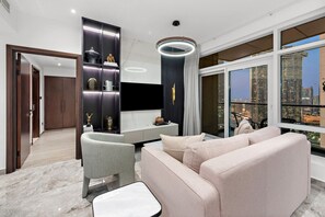 TV - World Class | 2BR | Dubai Skyline & Sea view (Downtown)