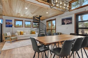 Dining - Hottub Haven: Sauna + Firepit + Enjoy Wildlife (Custer)