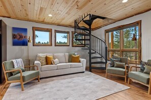 Smart TV - Hottub Haven: Sauna + Firepit + Enjoy Wildlife (Custer)