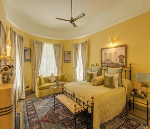 Artículos del minibar gratis y cortinas blackout 