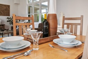 Condo, Multiple Beds, Balcony, Garden View (405 Mason Court (Unit 215)) | Dining