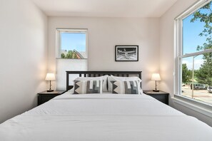 2 bedrooms, individually decorated, individually furnished, desk - Quiet Urban Escape - Backs to Poudre River Trail (Fort Collins)