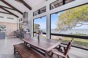 Dining - The Cape House-Elite waterfront house! Kayak ramp, Very private! (Rockport)