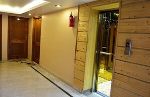 Elevator - Goroomgo Park Paradise Manali (Manali)