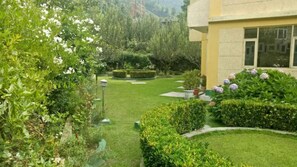 Park view - Goroomgo Park Paradise Manali (Manali)