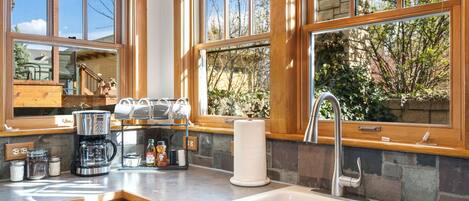 Condo, Multiple Beds, Patio, Garden View (415 Mason Court 5B) | Private kitchen | Fridge, microwave, oven, stovetop