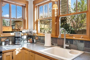 Condo, Multiple Beds, Patio, Garden View (415 Mason Court 5B) | Private kitchen