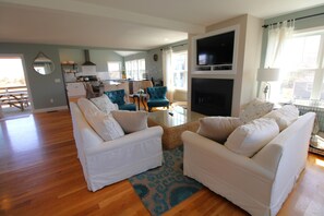 Televisión, reproductor de DVD y tenis de mesa 