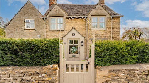 Gable Cottage  - Dog Friendly, Meysey Hampton near Cirencester