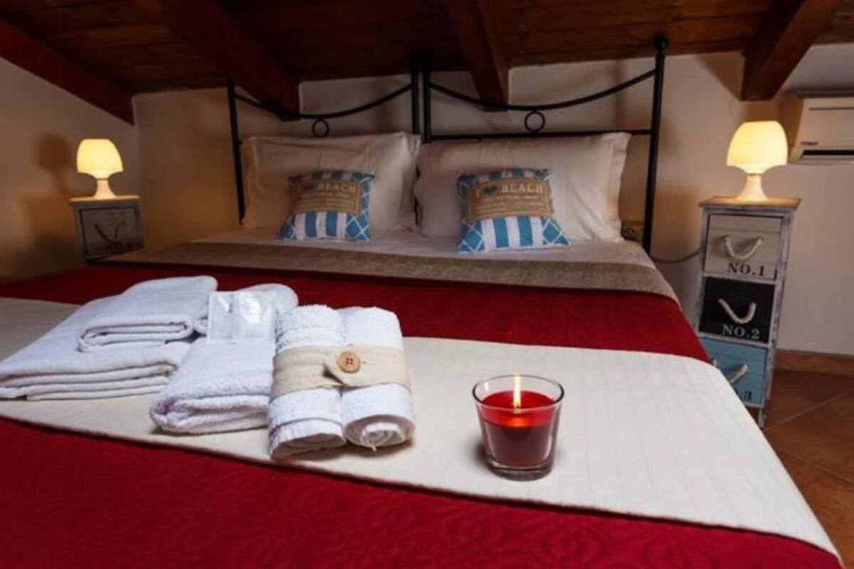 Classic Apartment, 2 Bedrooms | 2 bedrooms, minibar, desk, soundproofing