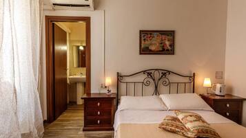 Quarto casal clássico | Frigobar, escrivaninha, quartos à prova de som, Wi-Fi de cortesia