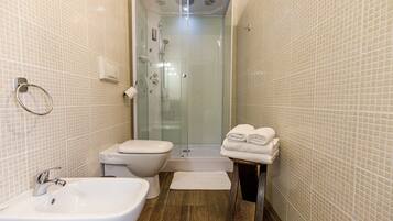 Classic Double Room | Bathroom | Shower, hydromassage showerhead, hair dryer, towels