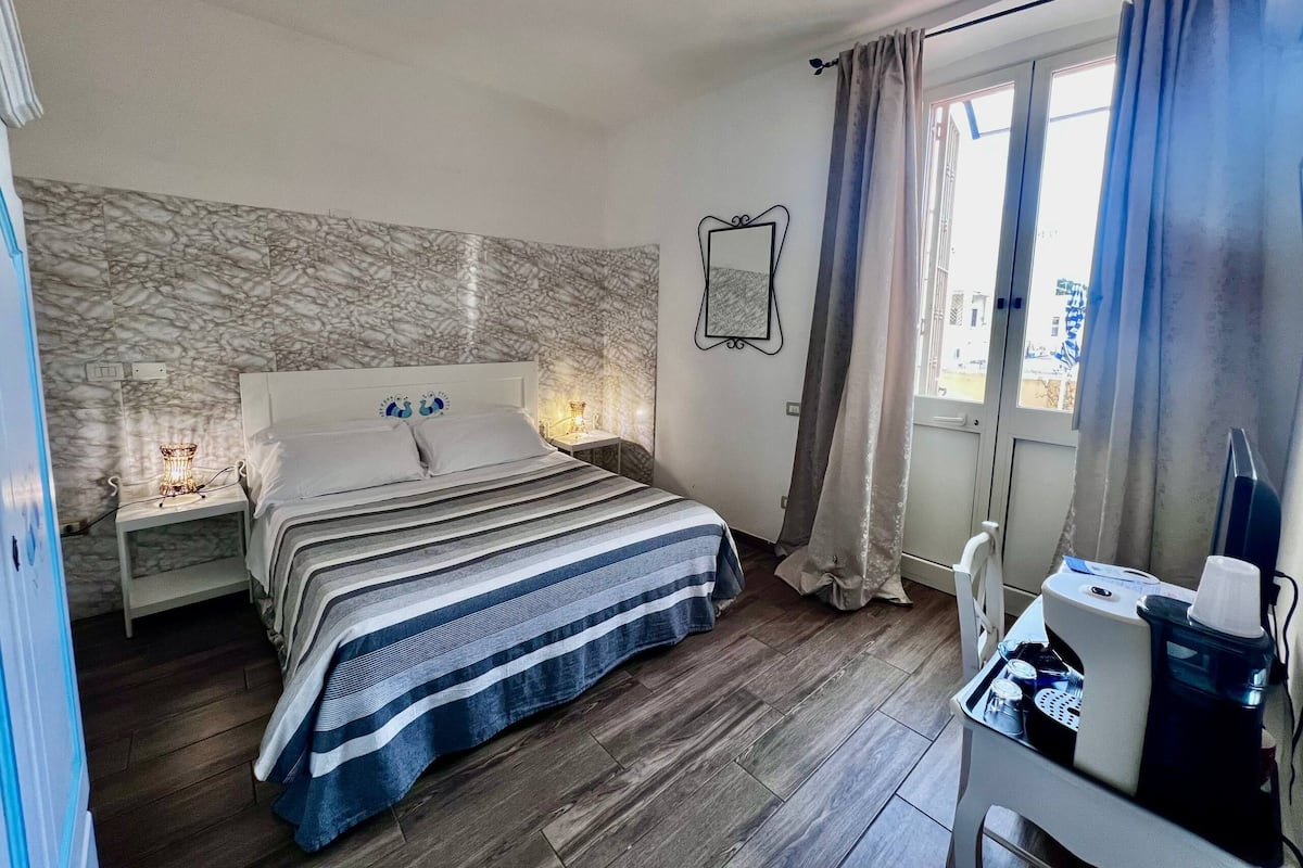 Standard Double Room | Minibar, desk, soundproofing, free WiFi